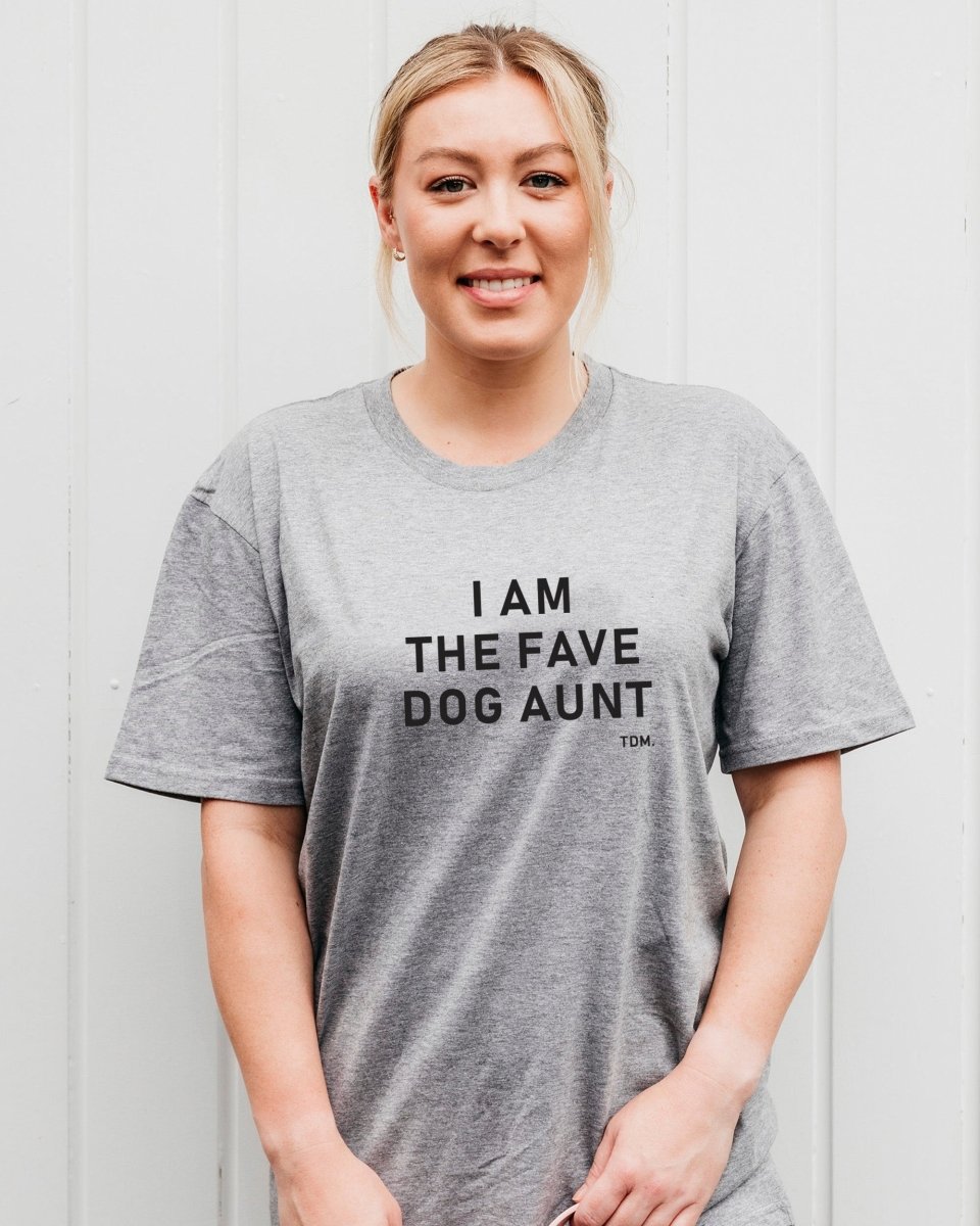 Crazy Dog Tshirts Women's 'This Is What An Amazing Aunt Looks Like' Funny Graphic Tee - Soft, Slim-Fit Shirt
