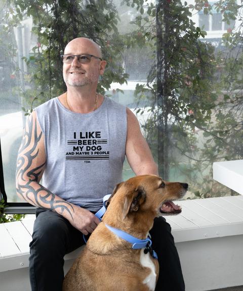 NEW I Like Beer My Dog/s And Maybe 3 People: Men's Tank