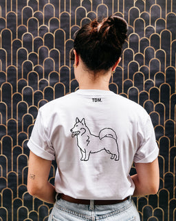 Swedish Vallhund Mum Illustration: Unisex T-Shirt - The Dog Mum