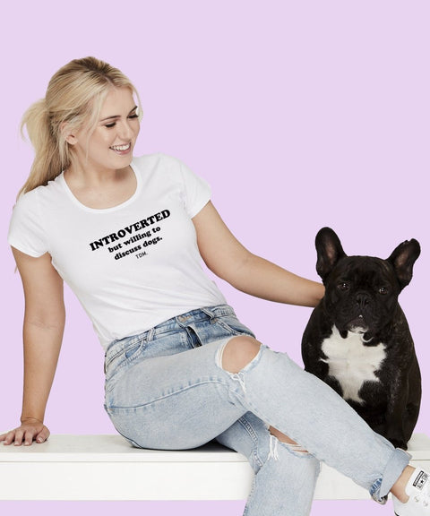 Introverted But Willing To Discuss Dogs Scoop T-Shirt - The Dog Mum