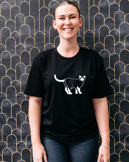 Siamese Mum Illustration: Unisex T-Shirt - The Dog Mum