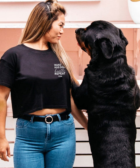 Wake Up. Hug Dog. Hustle. Repeat. Crop T-Shirt - The Dog Mum